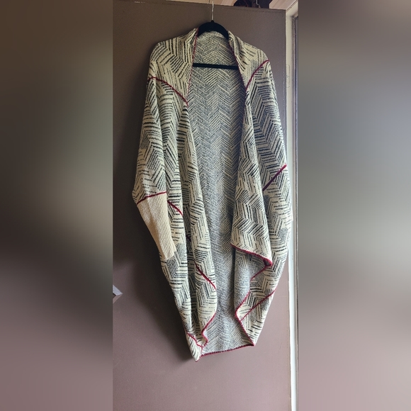 Vertigo Blanket Wrap Cardigen - Picture 1 of 8